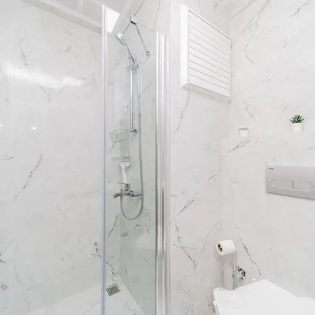 Great Flat With Shared Pool In Kepez *